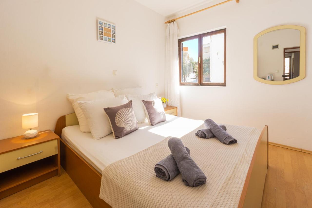 Apartment And Room Bacic Метайна Экстерьер фото
