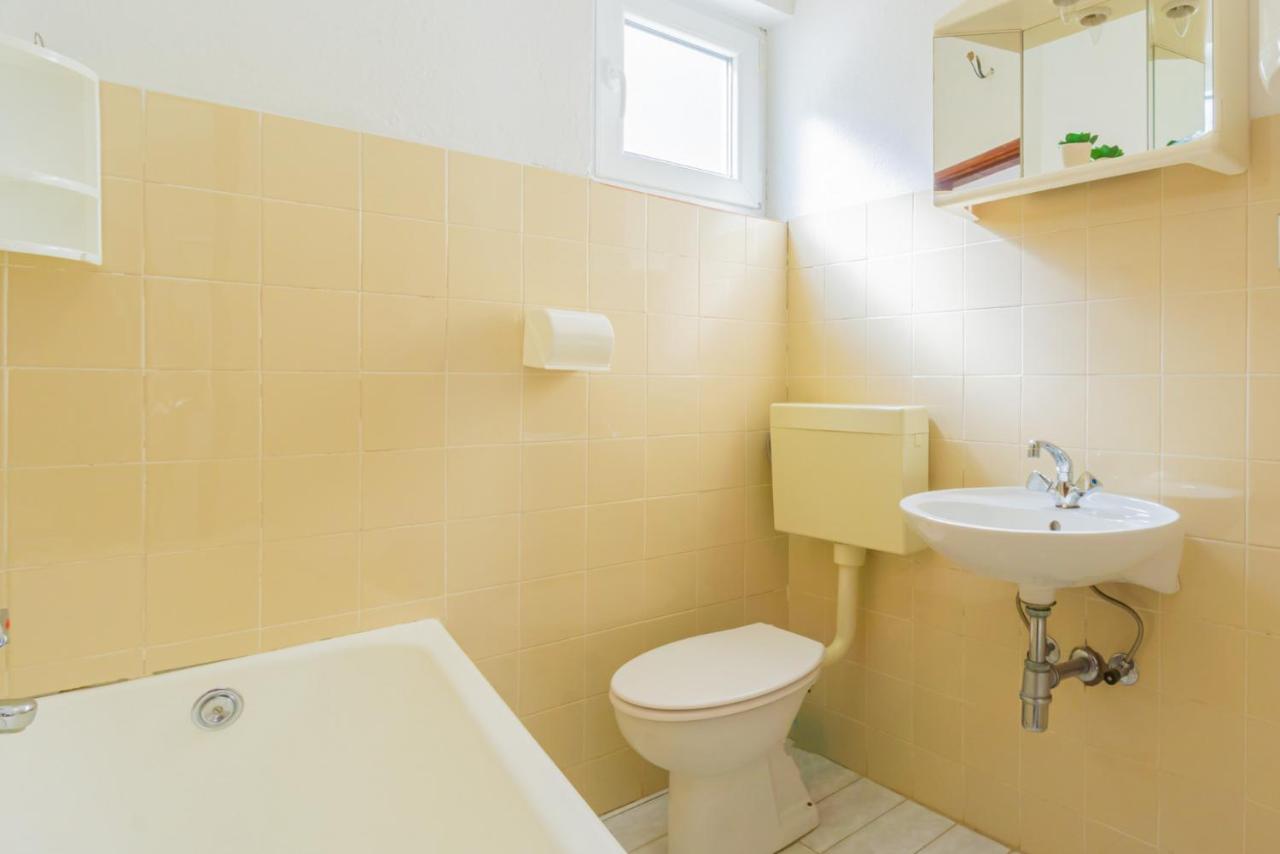 Apartment And Room Bacic Метайна Экстерьер фото