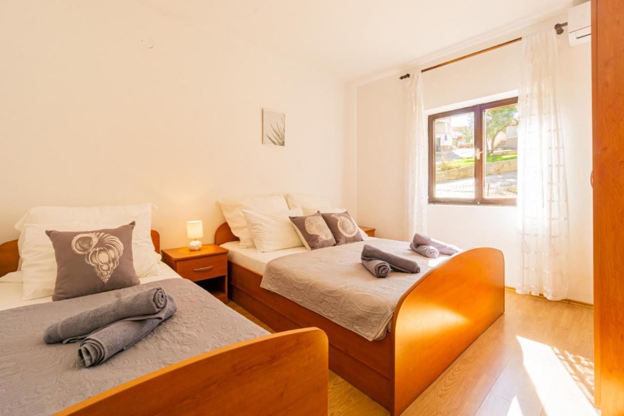 Apartment And Room Bacic Метайна Экстерьер фото