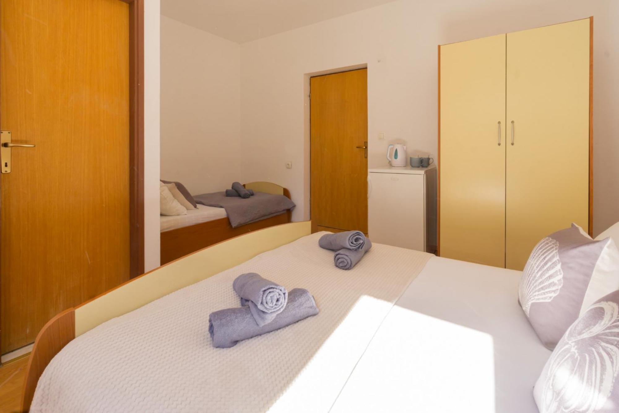Apartment And Room Bacic Метайна Номер фото