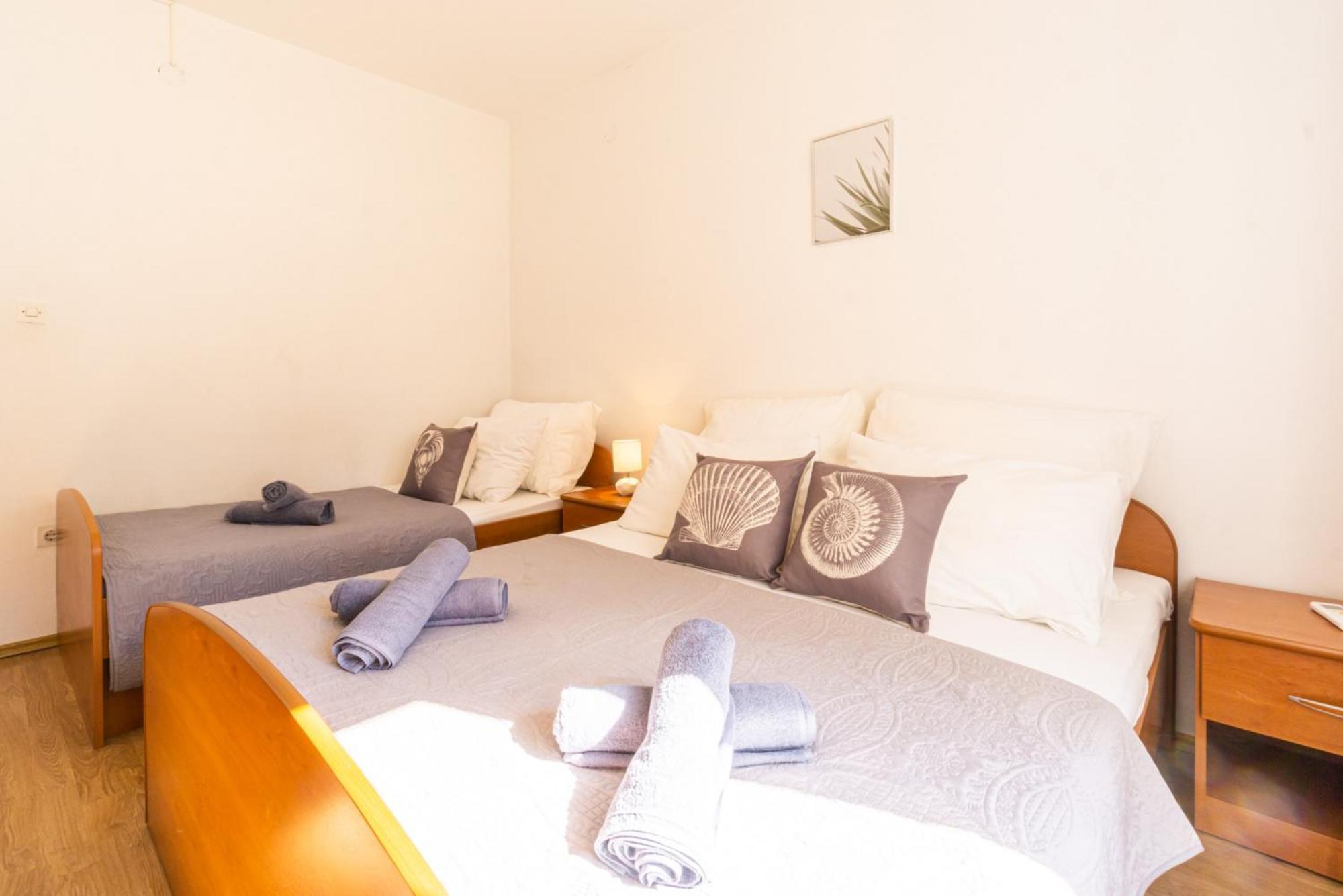 Apartment And Room Bacic Метайна Номер фото